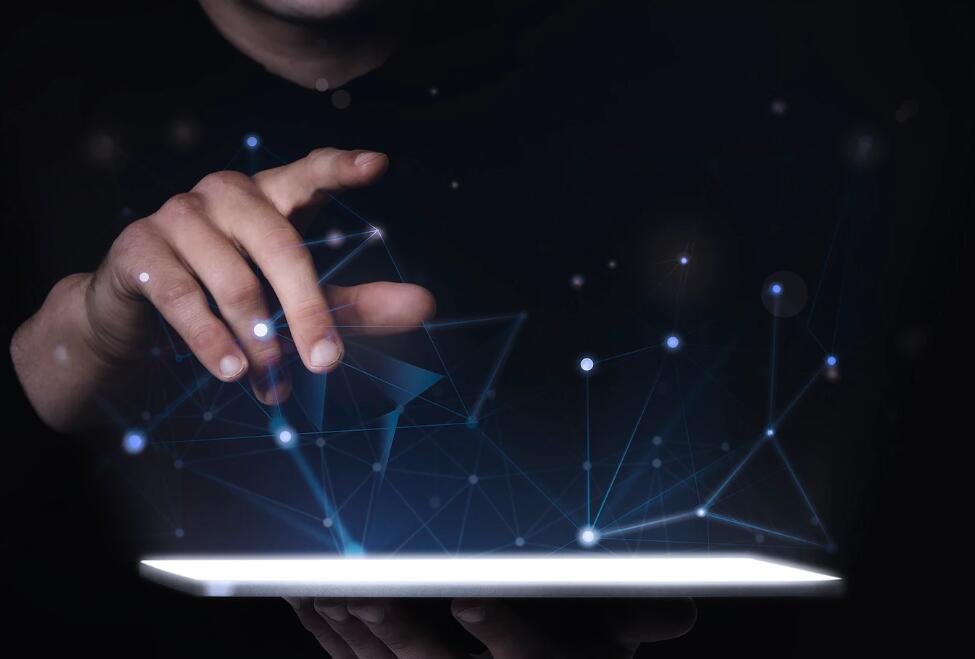 怎么看出鼻子歪不歪 鼻梁歪面相